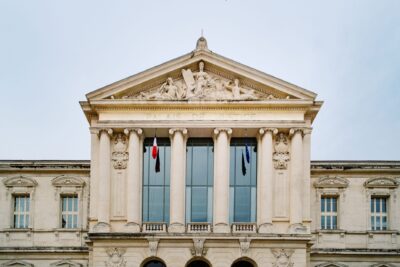 Palais de justice, colonnes de la façade