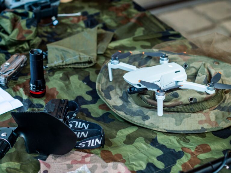 Une « taupe » du FSB démasquée dans un bataillon ukrainien de réparation de drones : ce que révèle le SBU