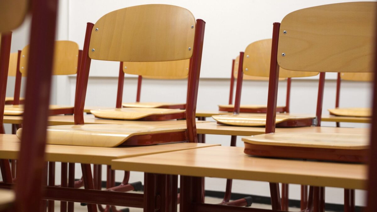 Budget 2027 : l'Assemblée ouvre l'examen, grève dans l'éducation, la journée du 13 octobre en chiffres
